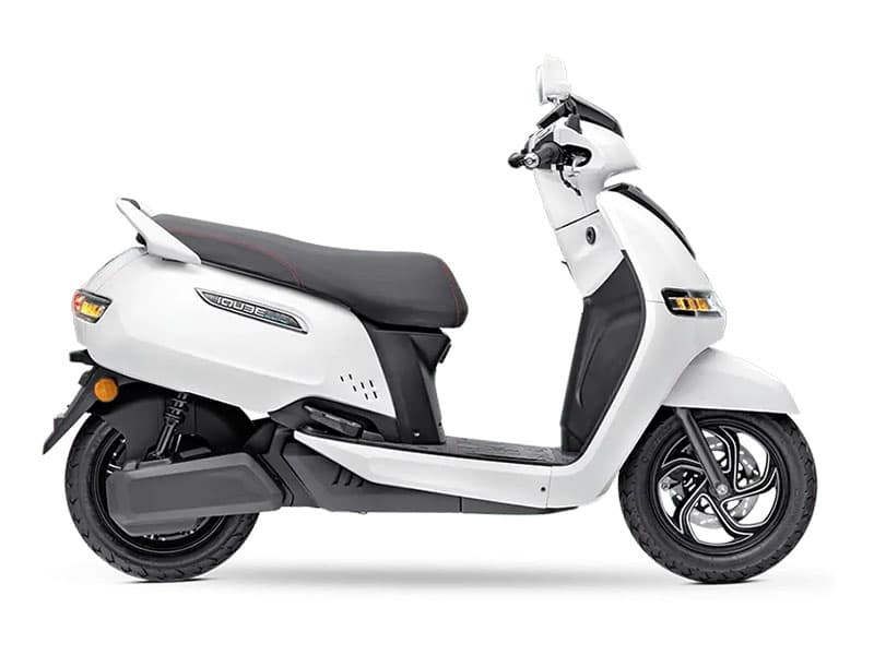 iQube STD 2.2 kWh Pearl White