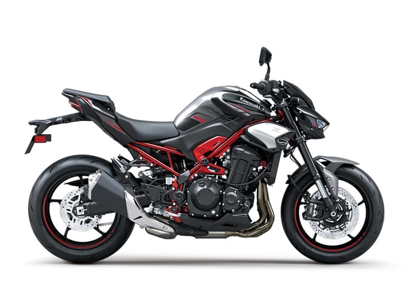Z900 STD Metallic Carbon Gray / Metallic Phantom Silver / Candy Persimmon Red